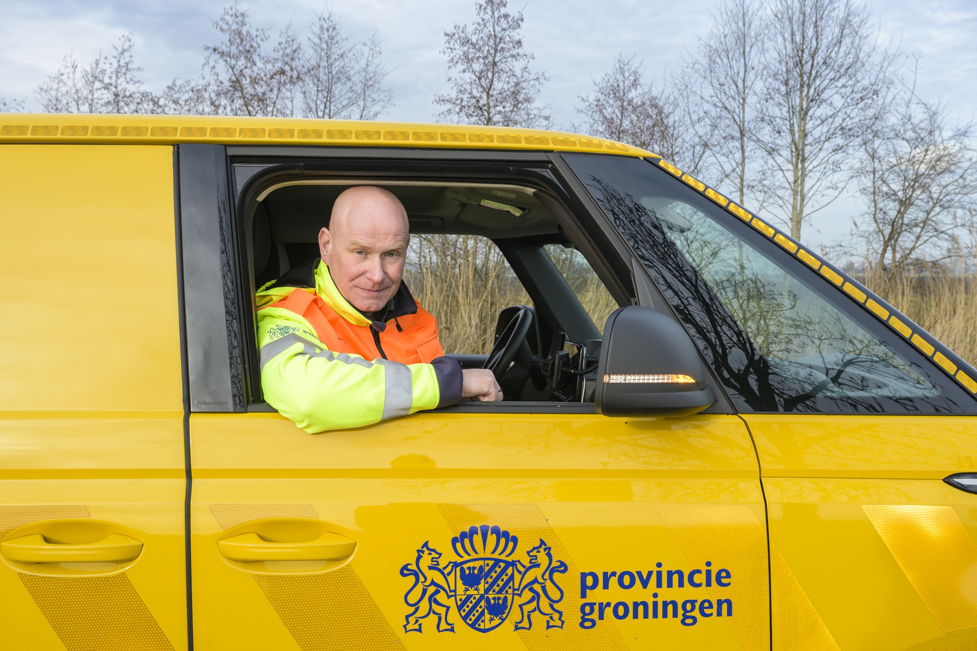 Arend Kort zit in de weginspecteur auto van provincie Groningen.